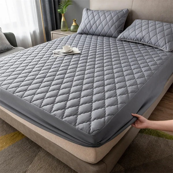PROTECTOR DE COLCHÓN ANTIFLUIDO ACOLCHADO + ¡2 Fundas de Almohada de REGALO!