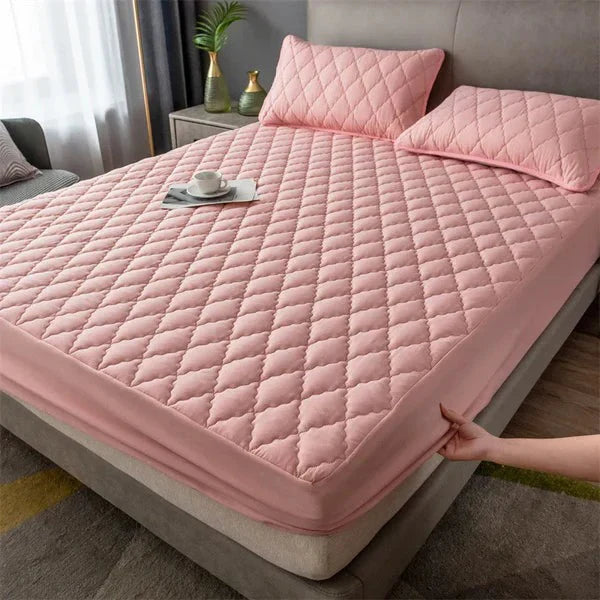PROTECTOR DE COLCHÓN ANTIFLUIDO ACOLCHADO + ¡2 Fundas de Almohada de REGALO!